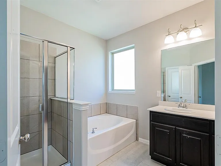 312 Emerald Creek Dr — Photo 17
