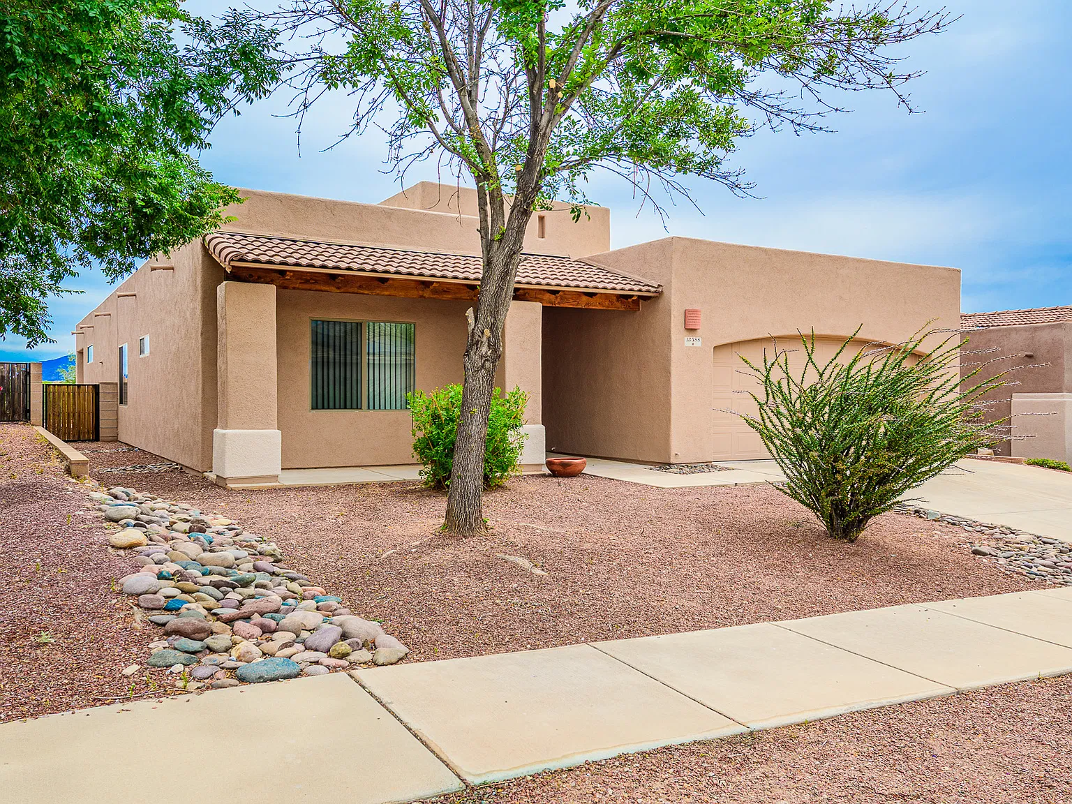 3 bed, 1877 sqft, $2,050 — Photo 2