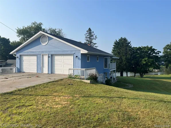 2929 N River Rd, Fort Gratiot, MI 48059