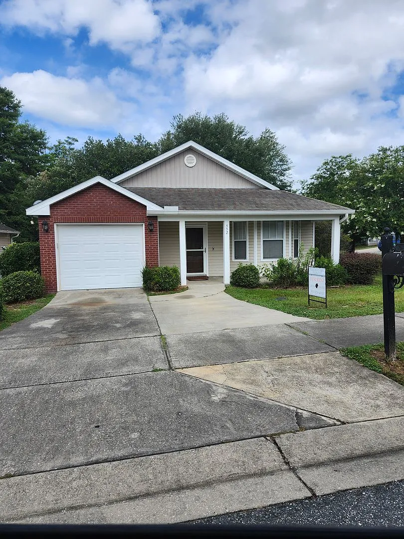 Beautiful Home For Rent — Photo 1