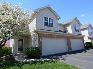 416 Gladstone Ln, Elgin, IL 60120