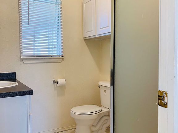 5th image of 843 East Dr APT 3