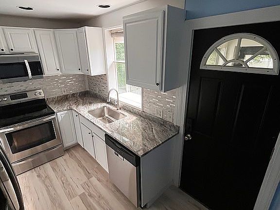 4th image of 38 Padelford Ave