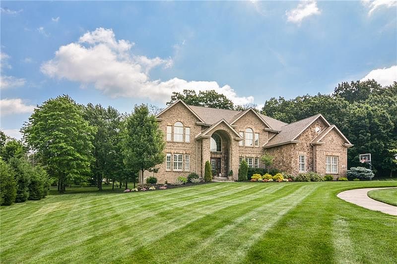 1st image of 109 Walden Pond Ln