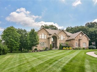 109 Walden Pond Ln, Cranberry Township, PA