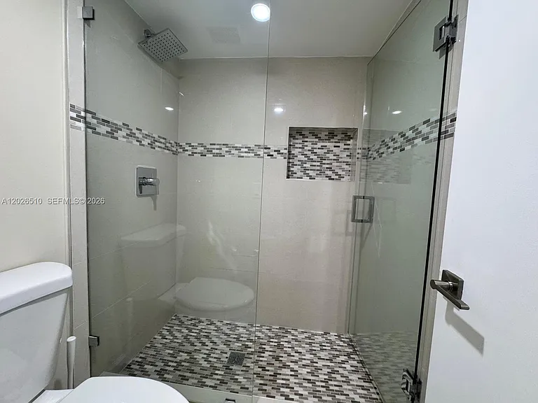 401 Golden Isles Dr #614 — Photo 40