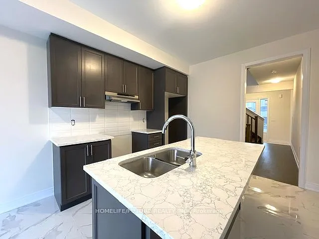 15 Wesley Brooks St — Photo 11