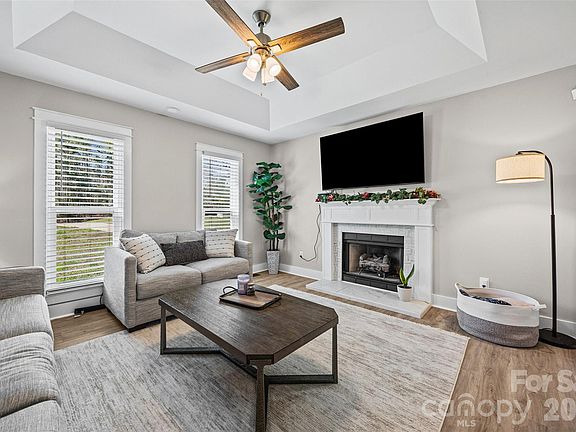 5th image of 2016 Forest Creek Dr