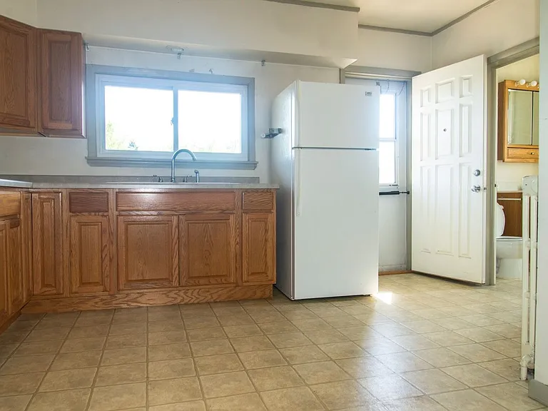 15-17 N 15th Ave E — Photo 11