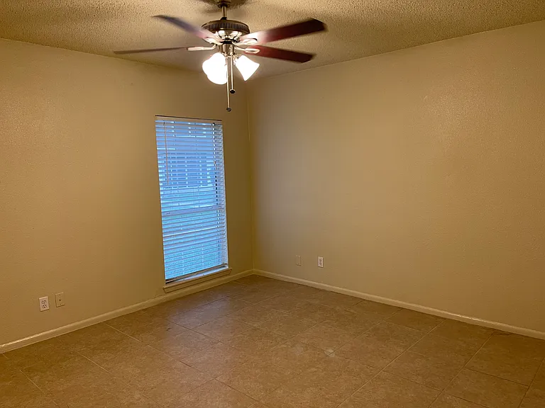 Marbach Manor Apartments — Photo 39