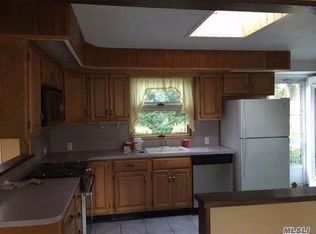 229 N Atlanta Ave, Massapequa, NY 11758