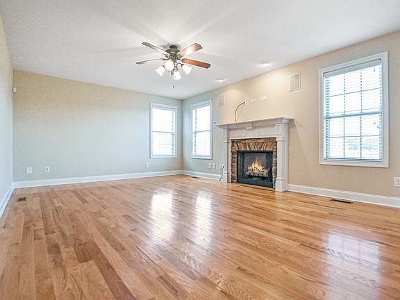 5th image of 808 Carousel Ct