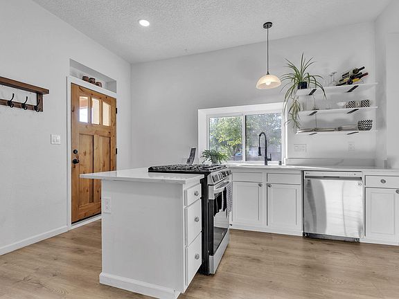 3rd image of 800 13th St NW
