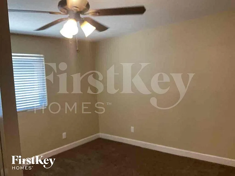 2204 W Nicolet Ave — Photo 8