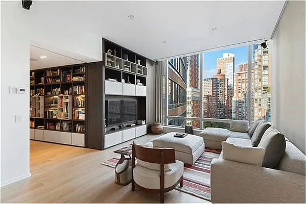 Sold by R New York | media 5