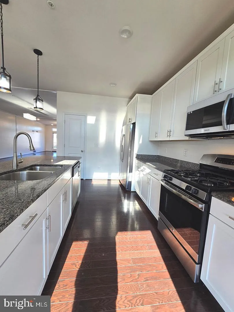 Lofts At Village Walk Condo — Photo 3