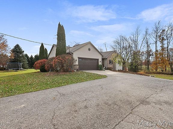 3rd image of 9410 Whittall St NE