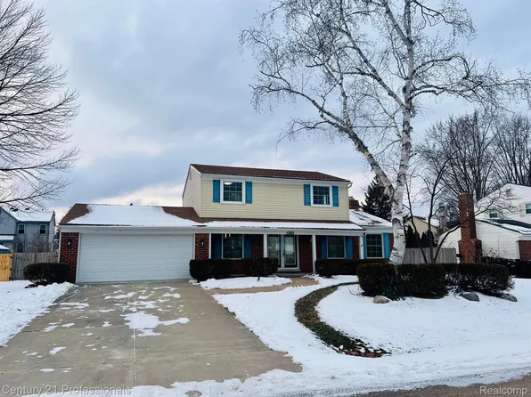 1941 Hopkins Dr, Wixom, MI 48393