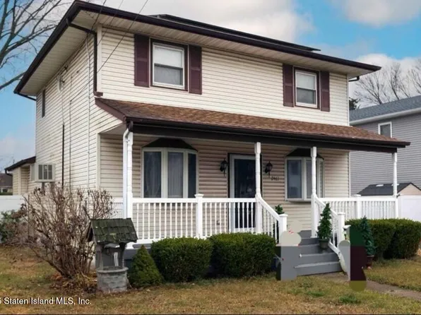 2461 Margaret St, Bellmore, NY 11710