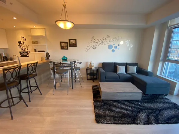 118 Waterfront Ct SW, Calgary, AB T2P 1K8