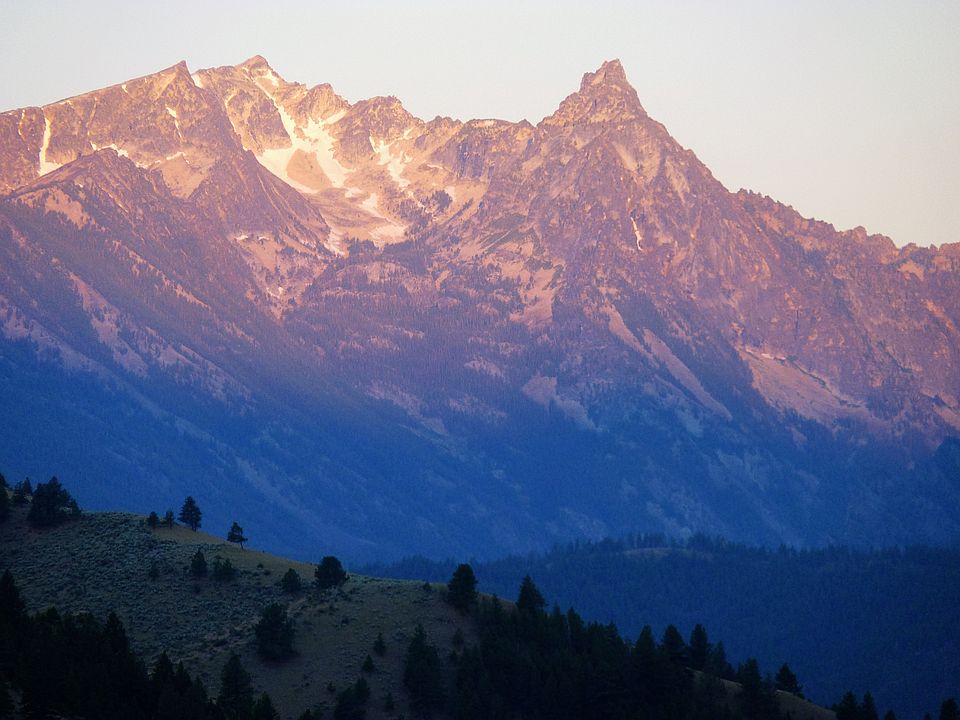 Sunrise on Trapper Peaks