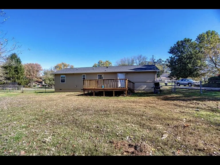 703 Marsfield Rd — Photo 2