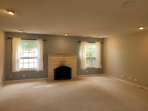 Spacious living room