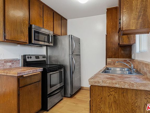 4th image of 533 Ashland Ave APT 202