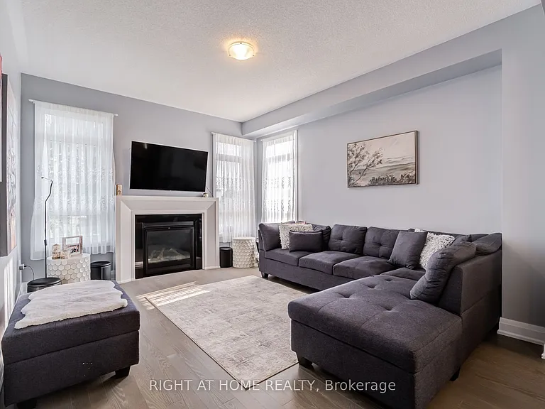 70 Westlake Cres — Photo 9