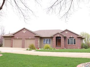 27128 Fairway Cir, Harrisburg, SD 57032