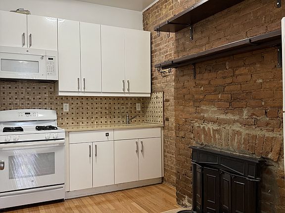 2nd image of 194 8th Ave APT 1