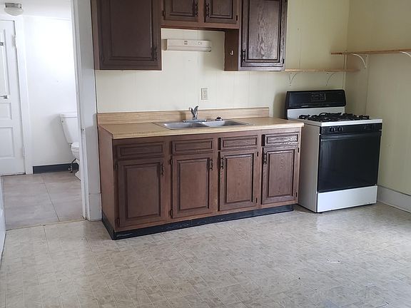 3rd image of 405 Andover St #B