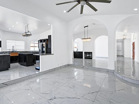 5th image of 78860 Martinique Dr