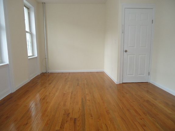 5th image of 241 Clifton Pl APT 1