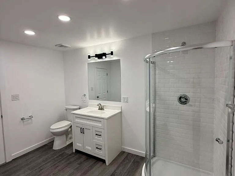 424 Collins Dr — Photo 16