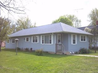 662 11th St, Baraboo, WI 53913