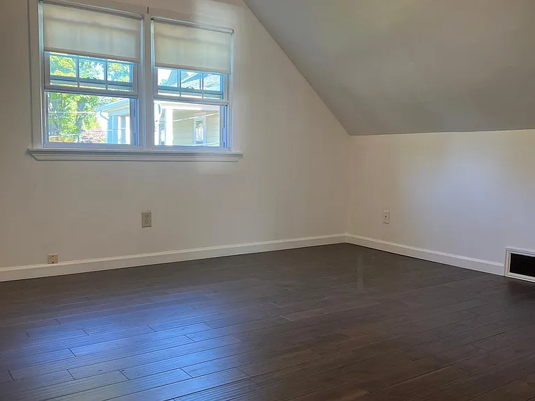 2197 Kings Hwy — Photo 11