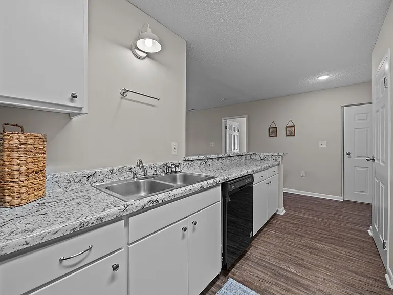 21 Collins Dr #D — Photo 8