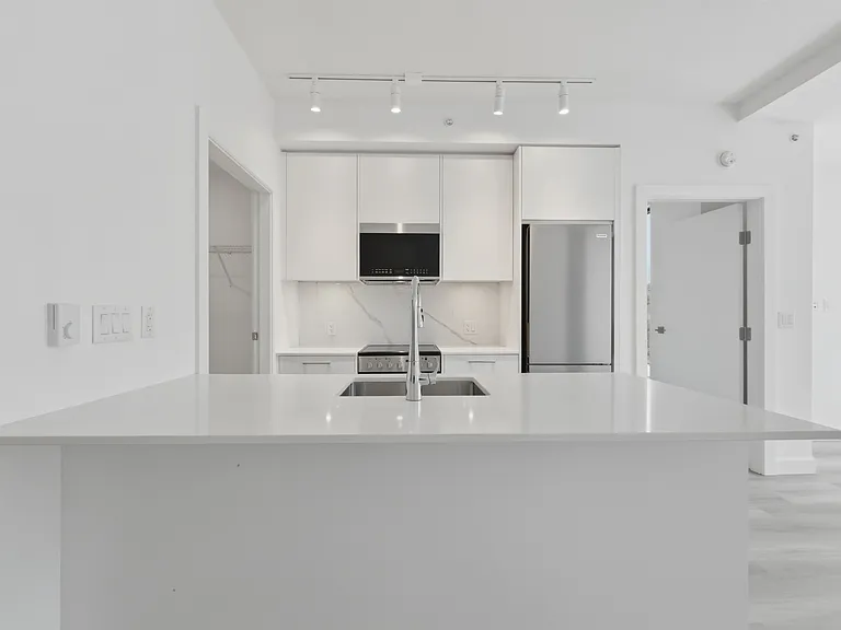 2511 Carolina St — Photo 69