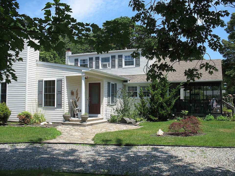 857 Dolan St.