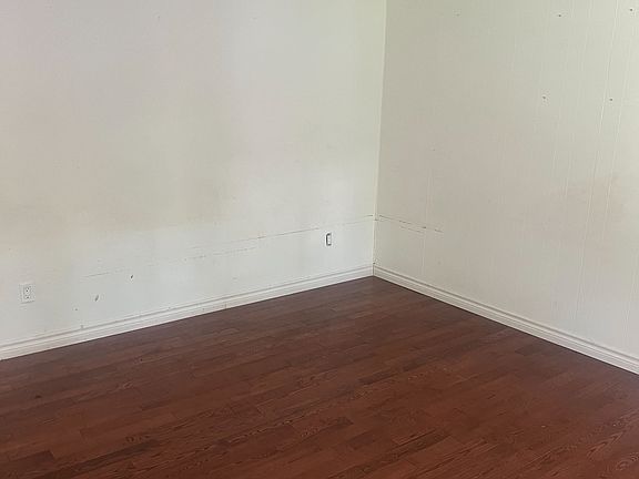 3rd image of 1590 Dixie St