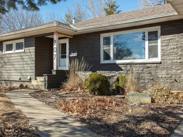 207 Crestwood Ave, Waverly, IA 50677
