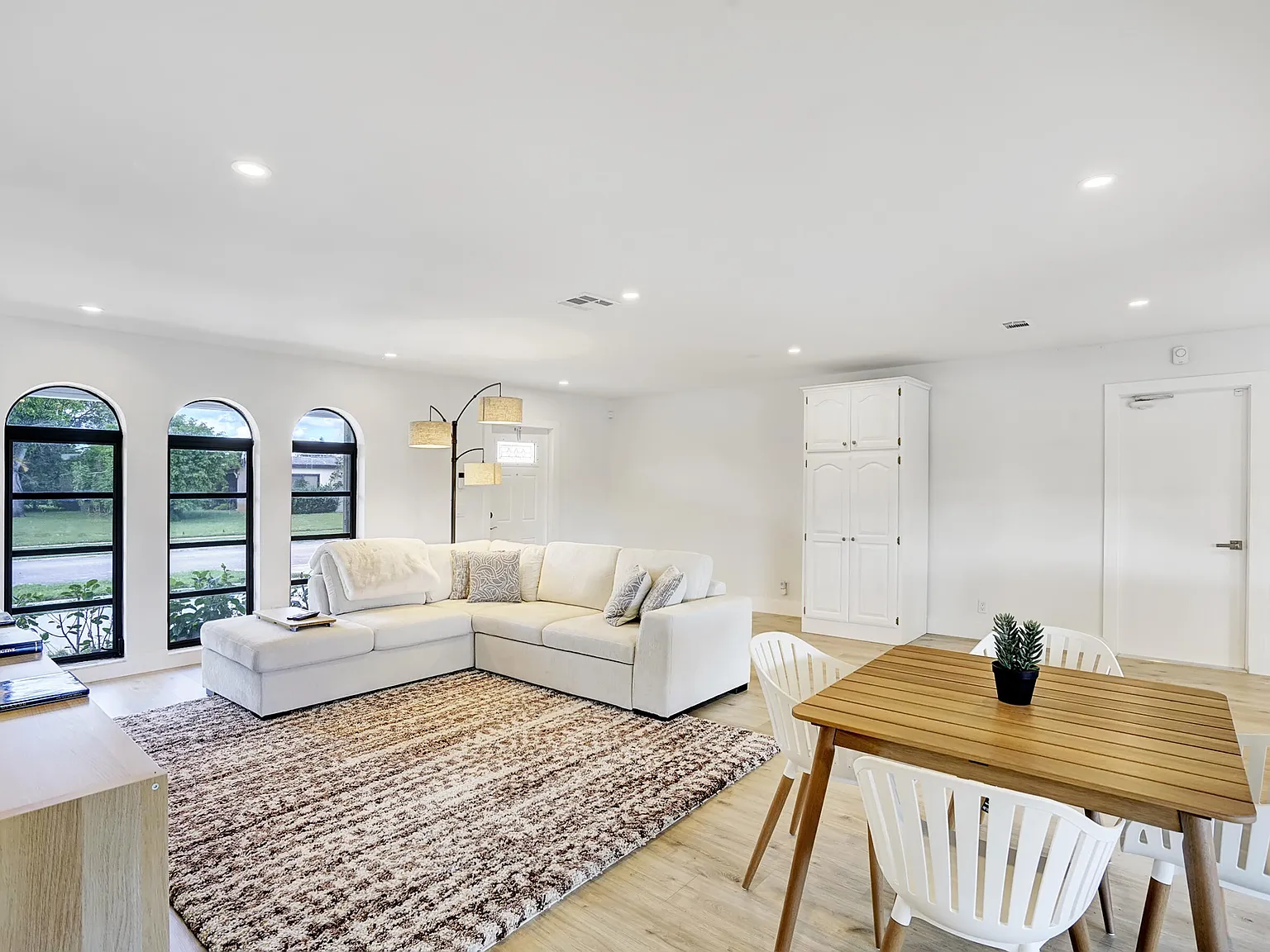 2 bed, 2.0 bath, 1303 sqft, $2,950 — Photo 3