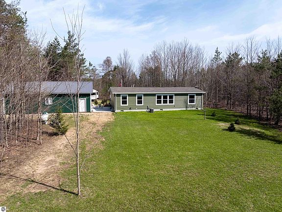 4th image of 1217 Tremblay Rd