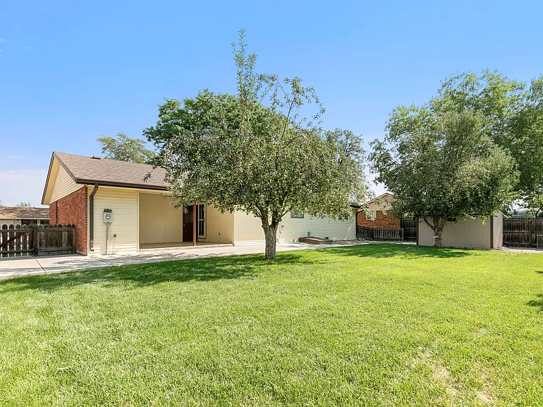 390 Knotty Pl — Photo 2