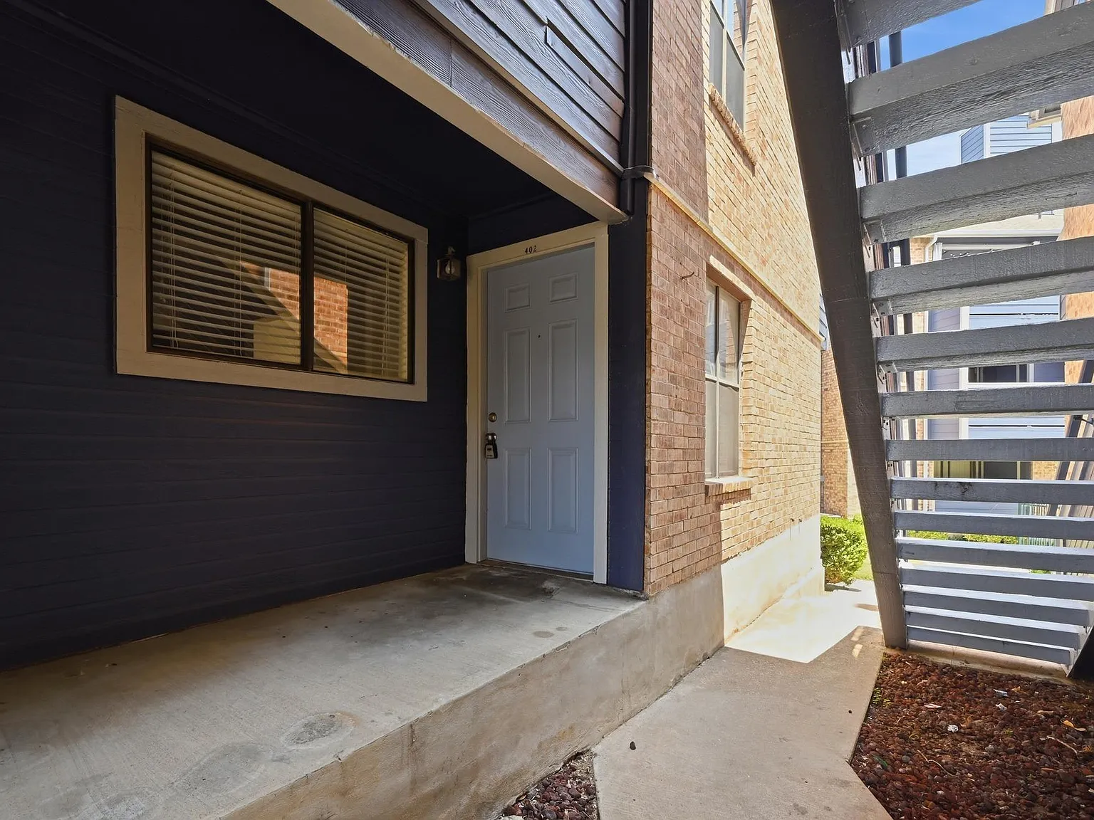 1 bed, 1.0 bath, 389 sqft, $800 — Photo 2