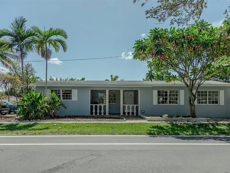 729 NE 2nd Ct