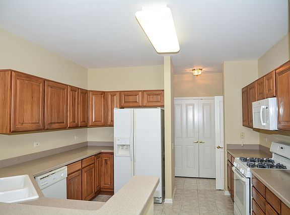 3rd image of 13050 Coventry Ln