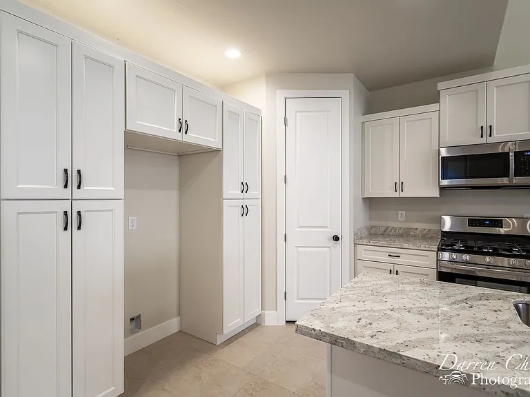 134 N 240 E — Photo 10