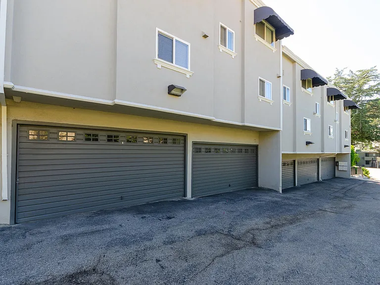 2737 Montrose Ave #105 — Photo 12